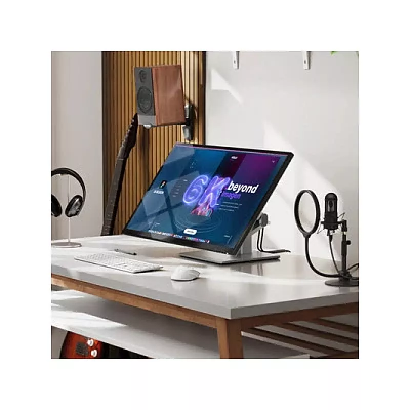 Alogic CLARITY Touch 32 UHD 6K Monitor 95W PD su stovu