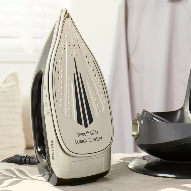 Iron Petra PF01483VDEEU7 2600W garo stotelė, juoda ir platininė
