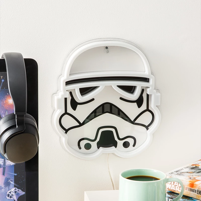 Prie sienos montuojamas LED neoninis šviestuvas Paladone Stormtrooper modelis PP14595SWVN, dekoratyvinis „Žvaigždžių karų“ apšvietimas