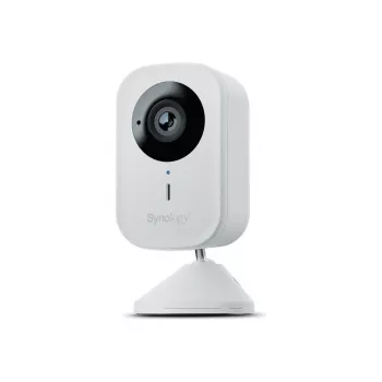 IP apsaugos kamera Synology CC400W — 4 MP (2560×1440), Wi‑Fi, IP65, 125° horizontalus, 30 fps, microSD iki 256 GB