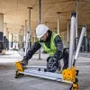 Mitre Saw Stand DeWalt DE7033 — aliumininis sulankstomas stovas, 4 kojos, išplečiamas iki 2,5 m, keliamoji galia 227 kg, 16 kg