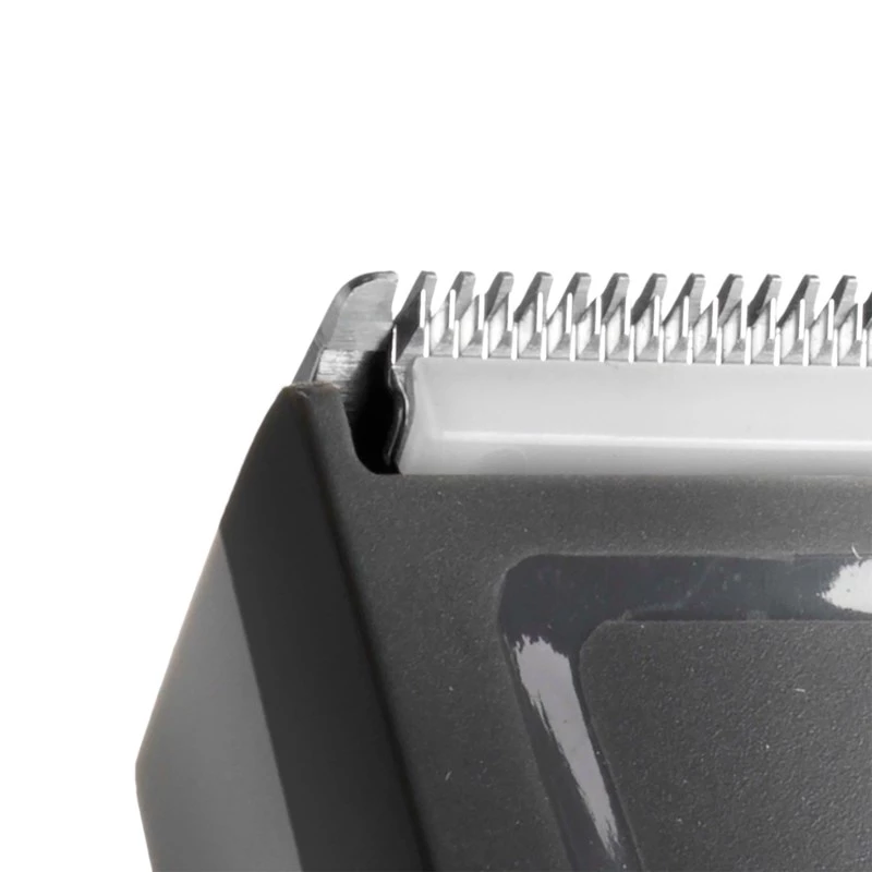 Plaukų kirpimo mašinėlė BABYLISS E786E, belaidė, įkraunama, 13 ilgio pakopų, 0,5–24 mm, nerūdijančio plieno peiliukai, juoda