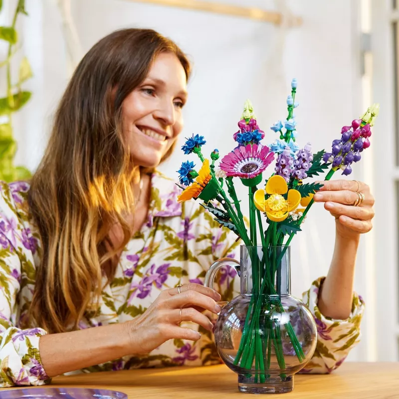 LEGO Icons Lauko gėlių puokštės rinkinys 10313, įvairiaspalvis
