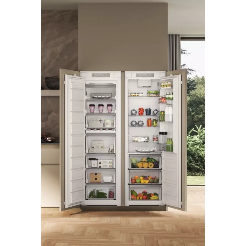 Whirlpool šaldytuvas | WHSD18A013D1 | Energijos efektyvumo klasė E | Įmontuojamas | Larder | Aukštis 177 cm | Šaldytuvo naudingoji talpa 306 l | Ekranas | 30 dB | Nerūdijantis plienas