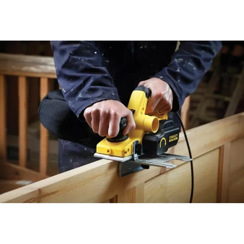 Stanley FATMAX 750W 9mm oblius su lagaminu