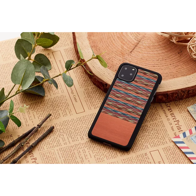 man and wood išmaniojo telefono dėklas, skirtas iPhone 11 Pro — rudas languotas raštas su juodu apvadu
