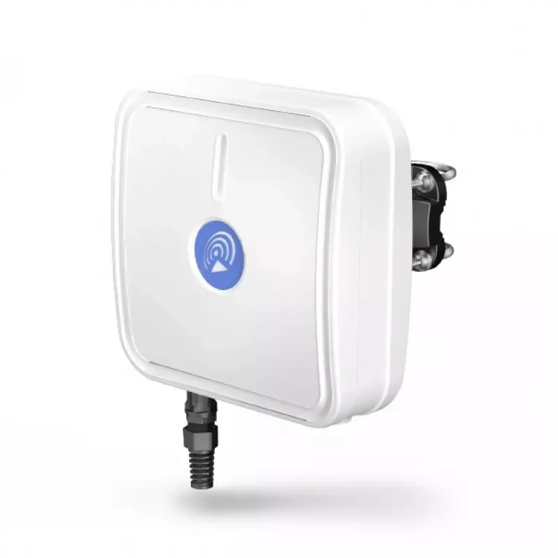 Kryptinė tinklo antena QuWireless QuMax — kryptinė PoE/LAN antena 0,694–2,7 GHz, iki 6 dBi, balta