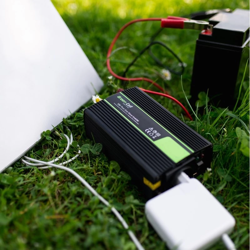 Maitinimo keitiklis Green Cell INV15 3000W nuolatinė srovė 12V į kintamąją 230V, USB prievadas, aktyvus aušinimas, juodas