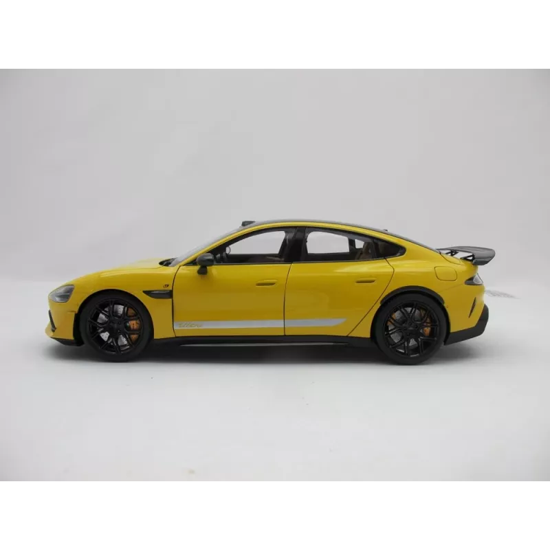Klasikinio automobilio modelis Xiaomi BHR08KQGL surinktas 1:18 masteliu — 284×110×82,5 mm