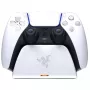 Krovimo stovas Razer RC21-01900100-R3U1 PlayStation 5 valdikliams — baltas, įkrauna vieną valdiklį, komplekte USB-C į USB-A kabelis