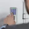 Pirštų antspaudų ir RFID kodinė spyna QOLTEC 52447 su IP68 apsauga