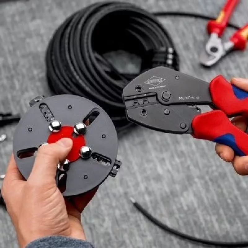 Užspaudimo įrankis Knipex 97 33 03 MultiCrimp, skirtas PV jungtims MC4 ir MC4 EVO2