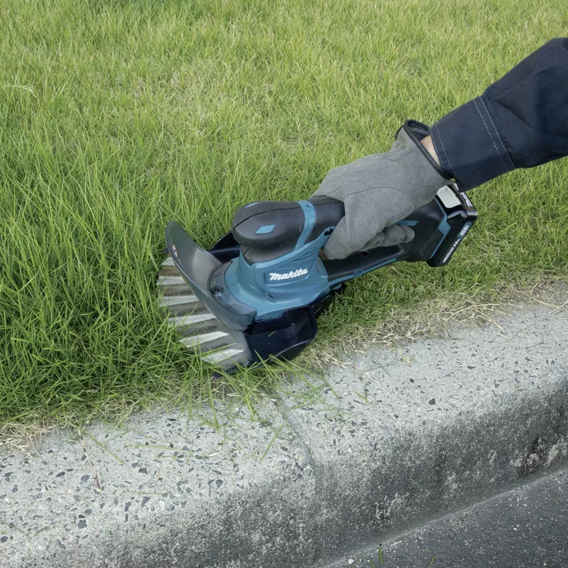 UM600DSMEX akumuliatorinės žolės žirklės 10,8 V mėlynos juodos 2x Li-ion baterija 4,0 Ah