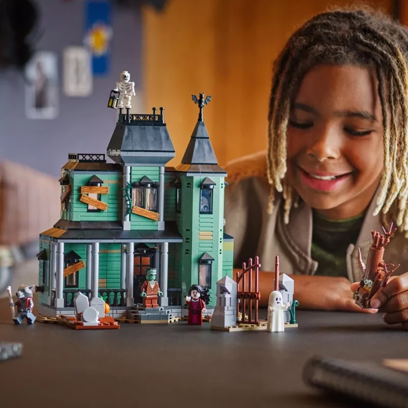 Konstruktorius LEGO Creator 3-in-1 Haunted House model 31167 — 736 detalės, 3 statiniai, 5 minifigūrėlės