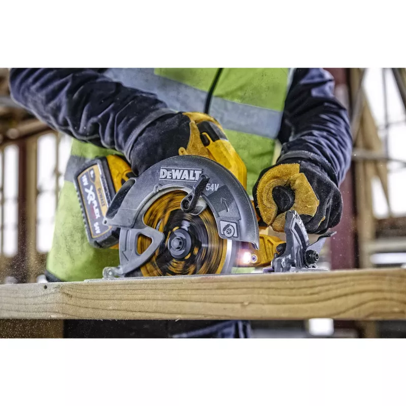 Nešiojamasis diskinis pjūklas DeWalt DCS578NT — belaidis rankinis pjūklas, 1 vnt.