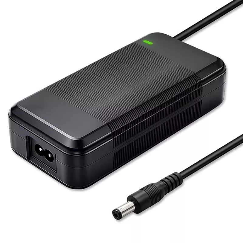 Įkroviklis QOLTEC 36V–42V 4A elektriniam dviračiui, DC kištukas 5.5×2.1 mm
