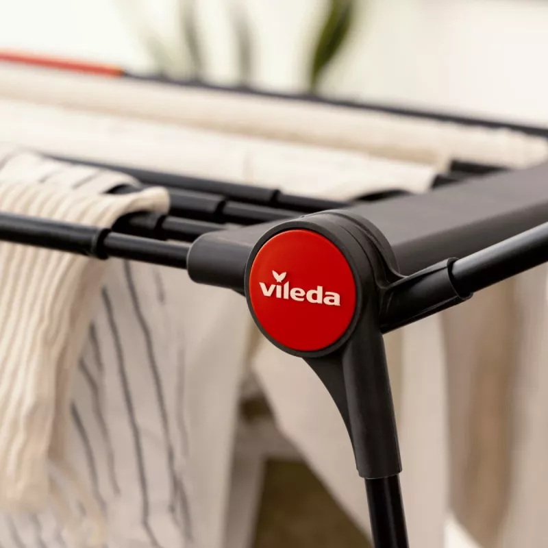 Drabužių džiovinimo stovas VILEDA Infinity Flex Ultimate Telescopic — juodas, dengtas aliuminis, 30 m džiovinimo vietos, sulankstomas, ratukai