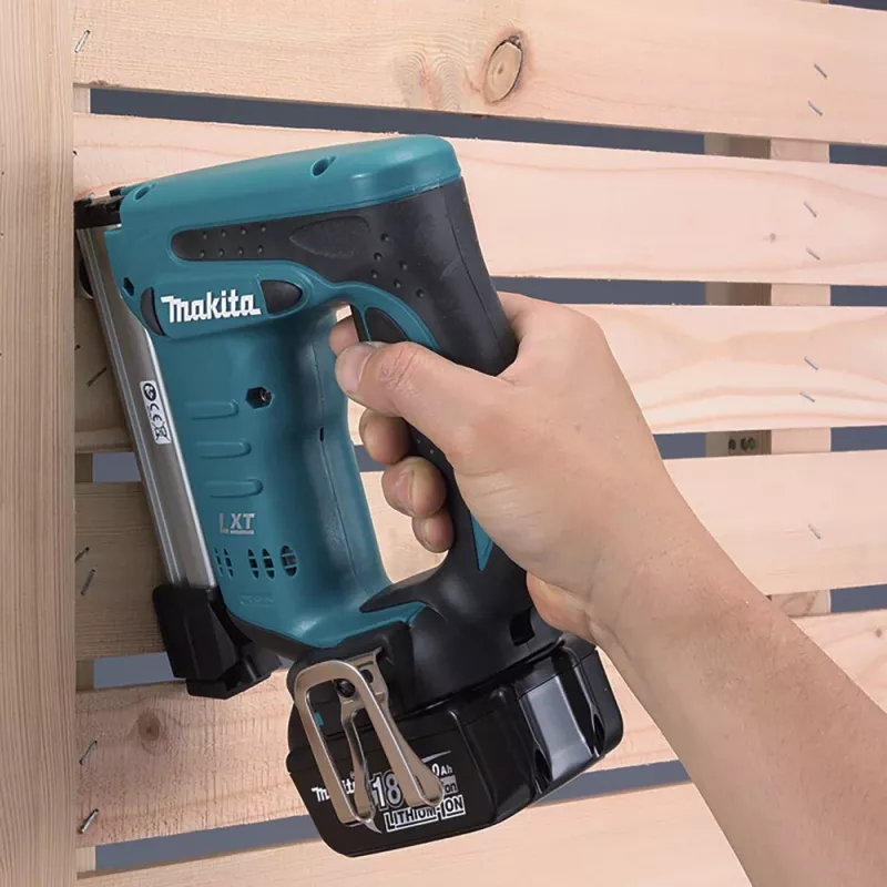 Makita DST221Z vinių/kabių pistoletas Kabių pistoletas Baterija