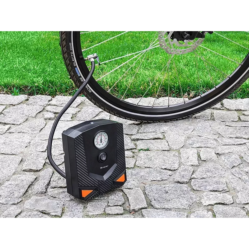 Nešiojamasis oro siurblys TRACER RES-03ML 12V 150 PSI — automobilio padangų pripūtimo įrenginys, 12 V maitinimas