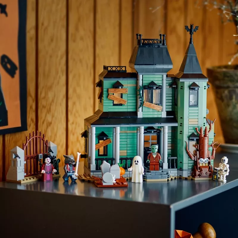 Konstruktorius LEGO Creator 3-in-1 Haunted House model 31167 — 736 detalės, 3 statiniai, 5 minifigūrėlės