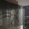 TV laikiklis prie sienos Maclean MC-759 13–55 colių ekranams, 30 kg talpa, VESA 75x75–400x400, pakreipiamas ir reguliuojamo gylio
