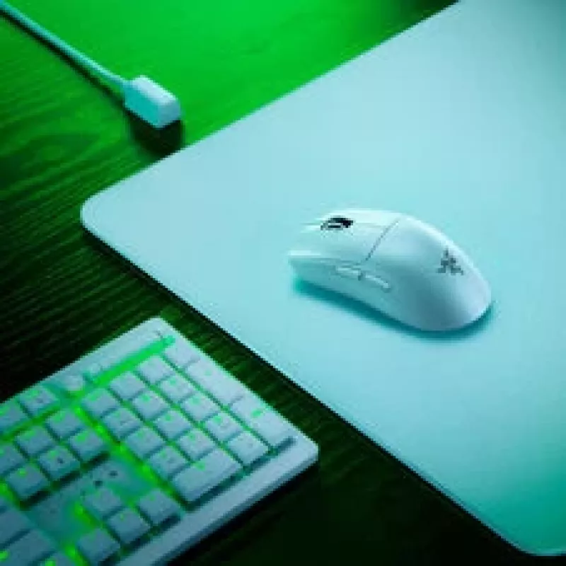 Žaidimų pelės ir pelės kilimėlio rinkinys Razer Viper V3 Pro + Gigantus M — baltas
