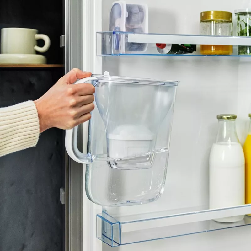 Vandens filtro ąsotis BRITA Style Essential – baltas, 1,4 l filtruoto vandens talpa, 2,4 l bakelis, suderinamas su MAXTRA+ Pro kasetėmis