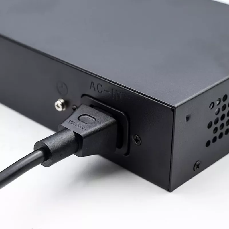 Ethernet komutatorius QOLTEC 52297 PoE RJ45 su PoE aukštyniniu ir SFP prievadu