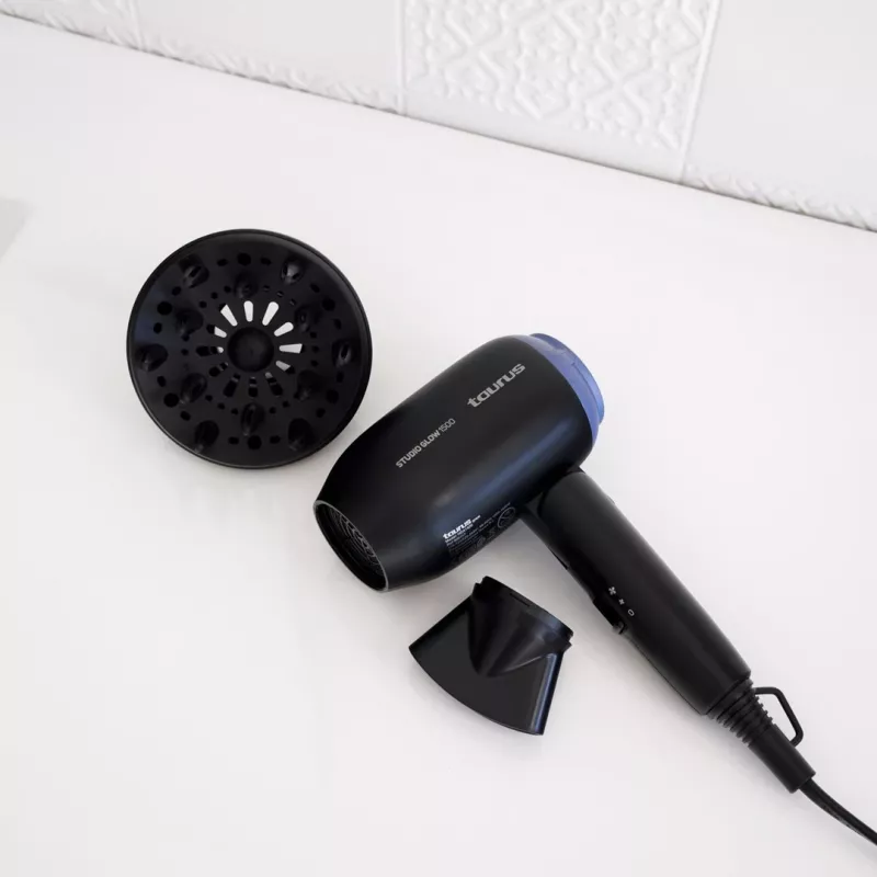 Plaukų džiovintuvas Taurus Studio Glow 1500 — 1400 W, 3 šilumos lygiai, 2 greičiai, sulankstomas, pakabinamas, juodas
