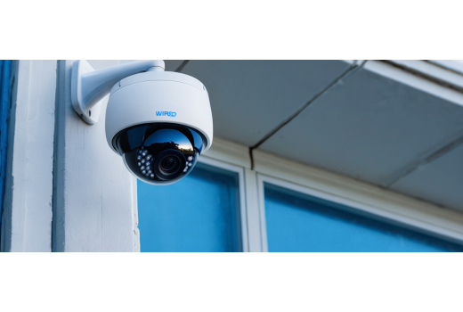 PoE ar „Wi-Fi“ apsaugos kameros: kuri sistema geresnė?
