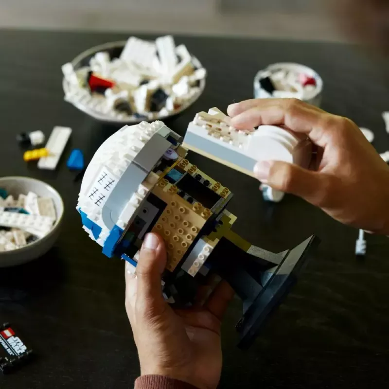 Konstruojamas parodomasis šalmas LEGO Star Wars Captain Rex 75349 — 854 detalės, suaugusiųjų kolekcionuojamas rinkinys (18+)