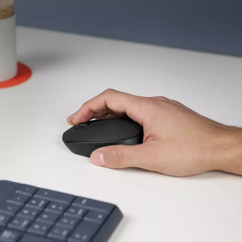 Belaidė optinė pelė Logitech B170 RF, tinkanti abiem rankoms, 3 mygtukai, juoda, 10 m atstumas, iki 12 mėnesių baterijos veikimo laikas