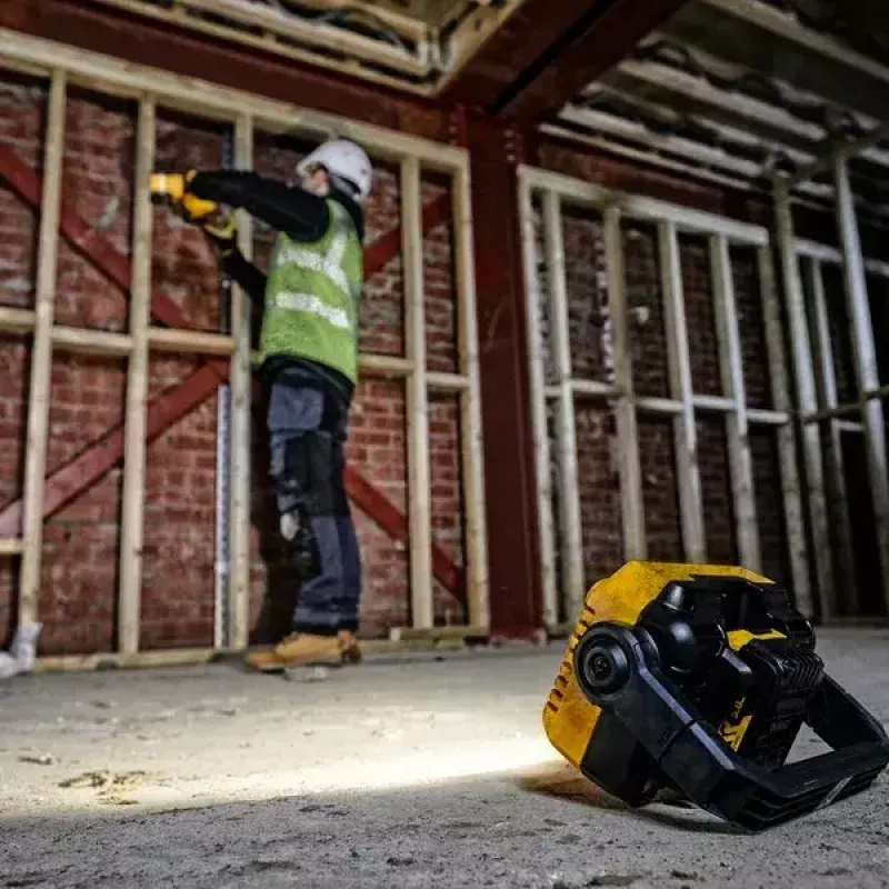 Laisvai stovintis darbo žibintas DeWalt DCL077-XJ, 2000 lm, IP54, belaidis (baterija parduodama atskirai)