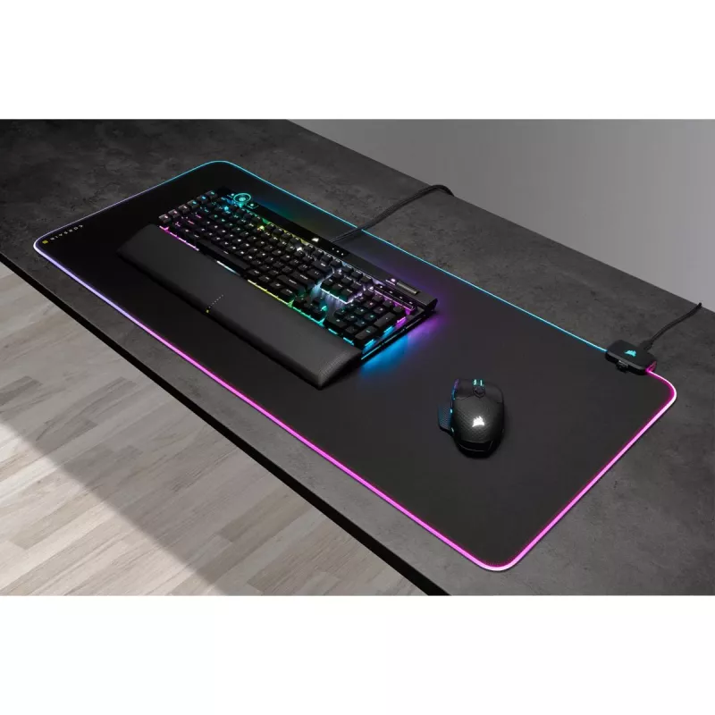 Žaidimų pelės kilimėlis CORSAIR MM700 RGB — 930×400 mm, 4 mm storio, guminis pagrindas, USB maitinamas LED apšvietimas, juodas