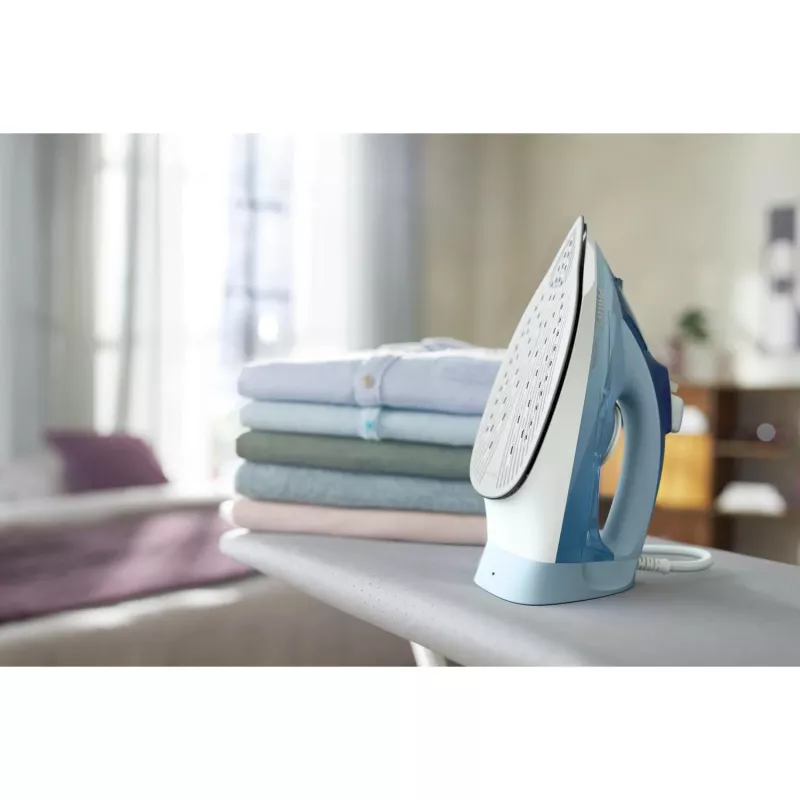 Garinis lygintuvas Philips DST5030/20 — 2400W, 0,32 L talpos bakelis, SteamGlide Plus padas, 45 g/min nuolatinis garas, 180 g/min garų pliūpsnis, Mėlynas