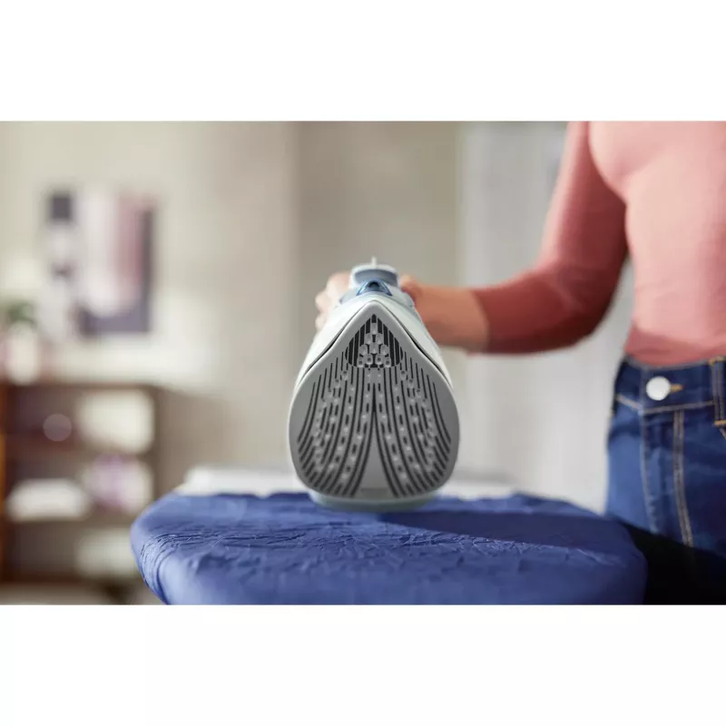 Garinis lygintuvas Philips DST5030/20 — 2400W, 0,32 L talpos bakelis, SteamGlide Plus padas, 45 g/min nuolatinis garas, 180 g/min garų pliūpsnis, Mėlynas