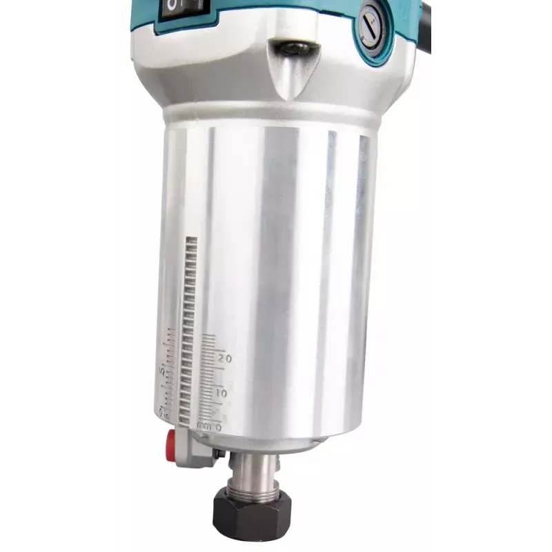 Freza Makita RT0702CX2J — 710 W, 10 000–34 000 aps./min., 8 mm įvorė, 0–40 mm gylis, 1,8 kg