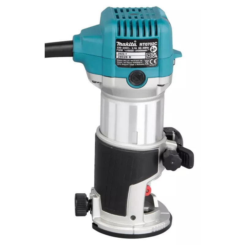 Freza Makita RT0702CX2J — 710 W, 10 000–34 000 aps./min., 8 mm įvorė, 0–40 mm gylis, 1,8 kg
