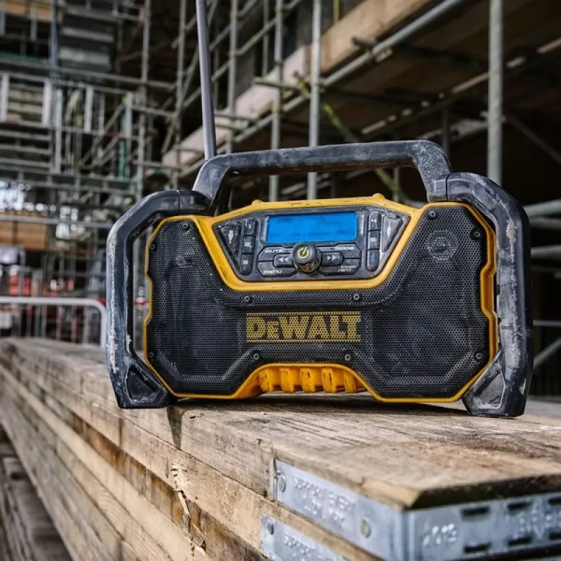 Nešiojamas radijas DeWALT DCR029-QW DAB FM, maitinamas iš kintamosios / nuolatinės srovės, Bluetooth, USB įkrovimas, ekranas, juodas / geltonas