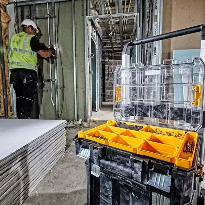 Įrankių dėklas DeWalt DWST82968-1, polikarbonatas, 7,8 l, užrakinamas, atsparus vandeniui, juodas