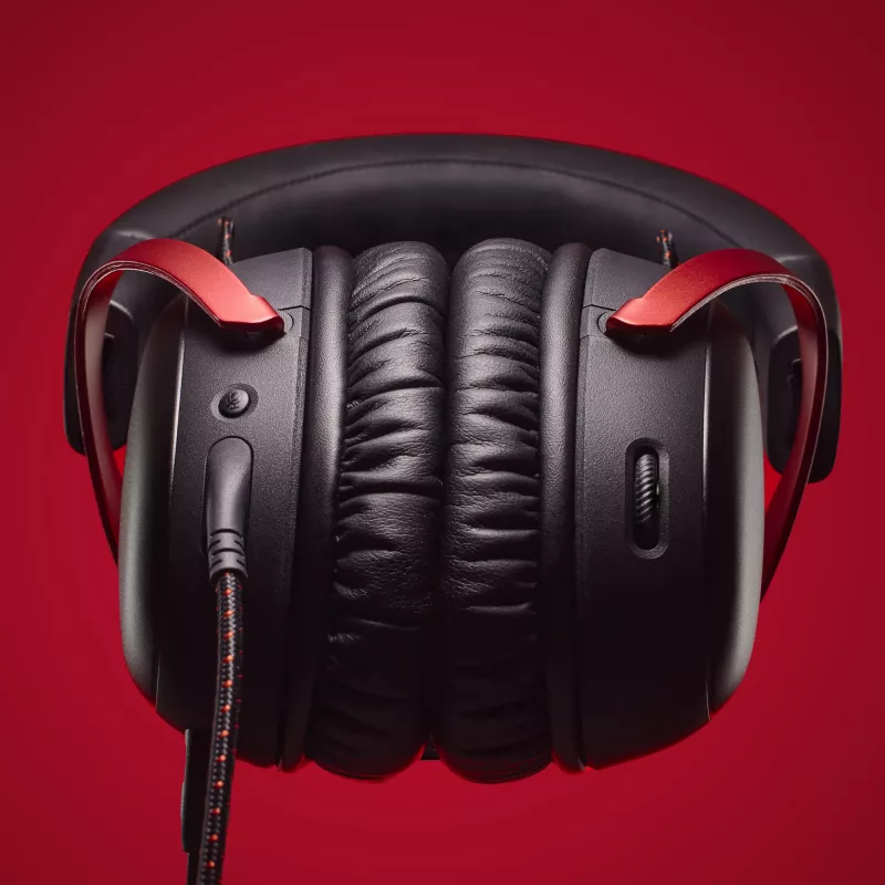 HyperX Cloud III – žaidimų ausinės (juoda/raudona)