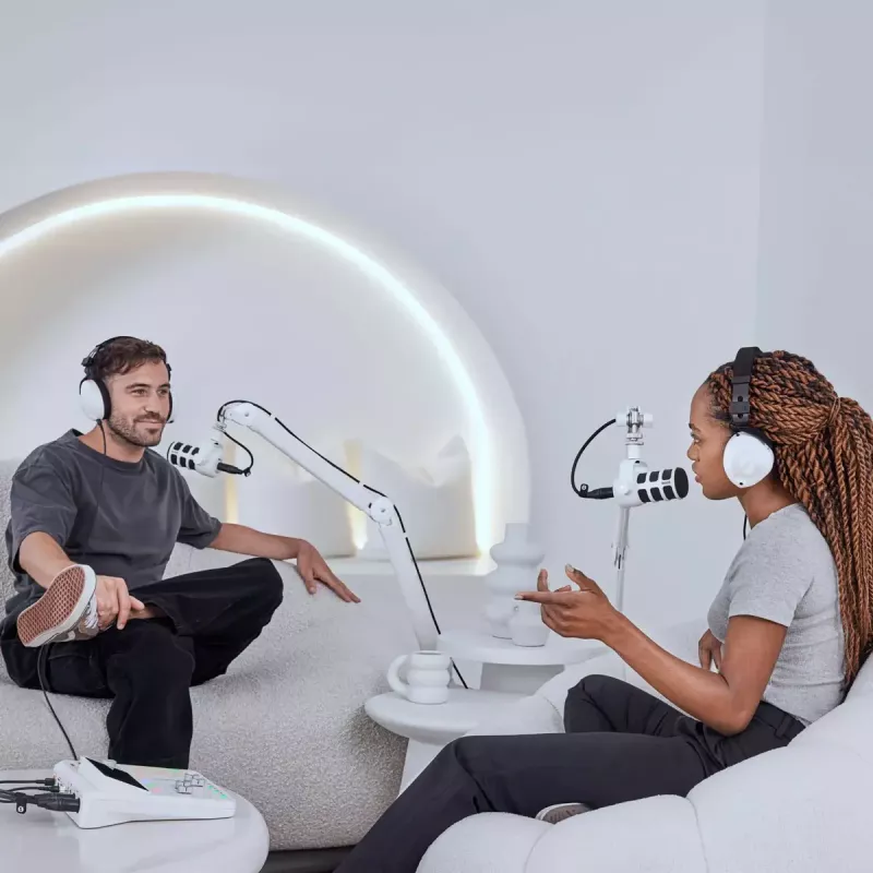 Garso sąsaja Rode RodeCaster Duo balta — 2 kanalų USB podcastinimo konsolė su mikseriu ir pirminiais stiprintuvais