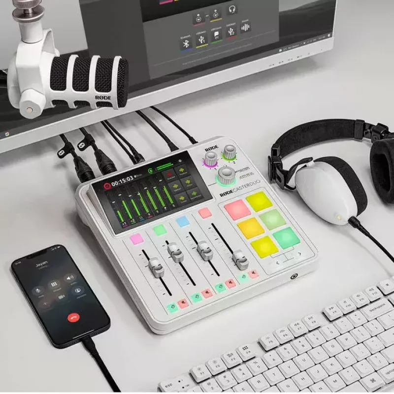Garso sąsaja Rode RodeCaster Duo balta — 2 kanalų USB podcastinimo konsolė su mikseriu ir pirminiais stiprintuvais