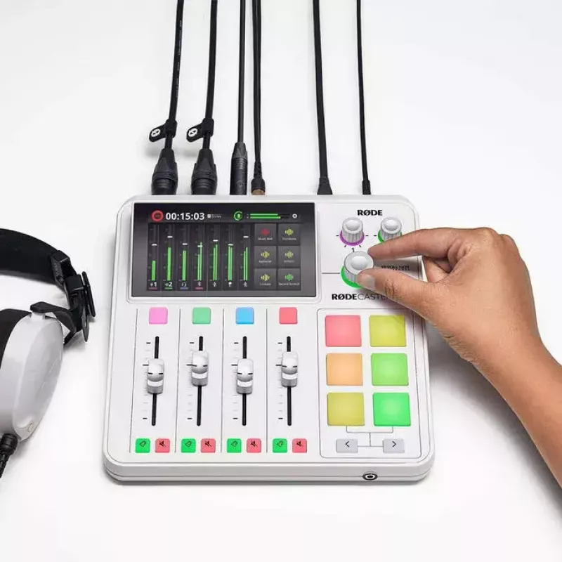 Garso sąsaja Rode RodeCaster Duo balta — 2 kanalų USB podcastinimo konsolė su mikseriu ir pirminiais stiprintuvais