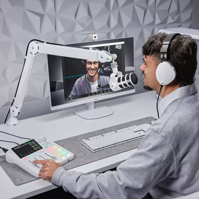 Garso sąsaja Rode RodeCaster Duo balta — 2 kanalų USB podcastinimo konsolė su mikseriu ir pirminiais stiprintuvais