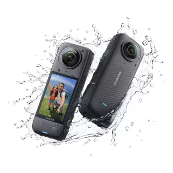 Veiksmo kamera Insta360 X4 — 72 MP, 8K (7680×3840) CMOS, 1/2 colio jutiklis, įmontuotas ekranas, Wi‑Fi, 120 kadrų per sekundę, MicroSD, 602 g, juoda