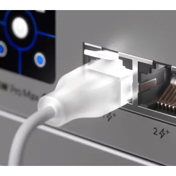 Tinklo komutacinis kabelis UBIQUITI UACC-Cable-Patch-EL-1M-W — Cat6, 1 m, 2.5 GbE, PoE++ (4PPoE), permatomas, RJ-45 kištukas–kištukas