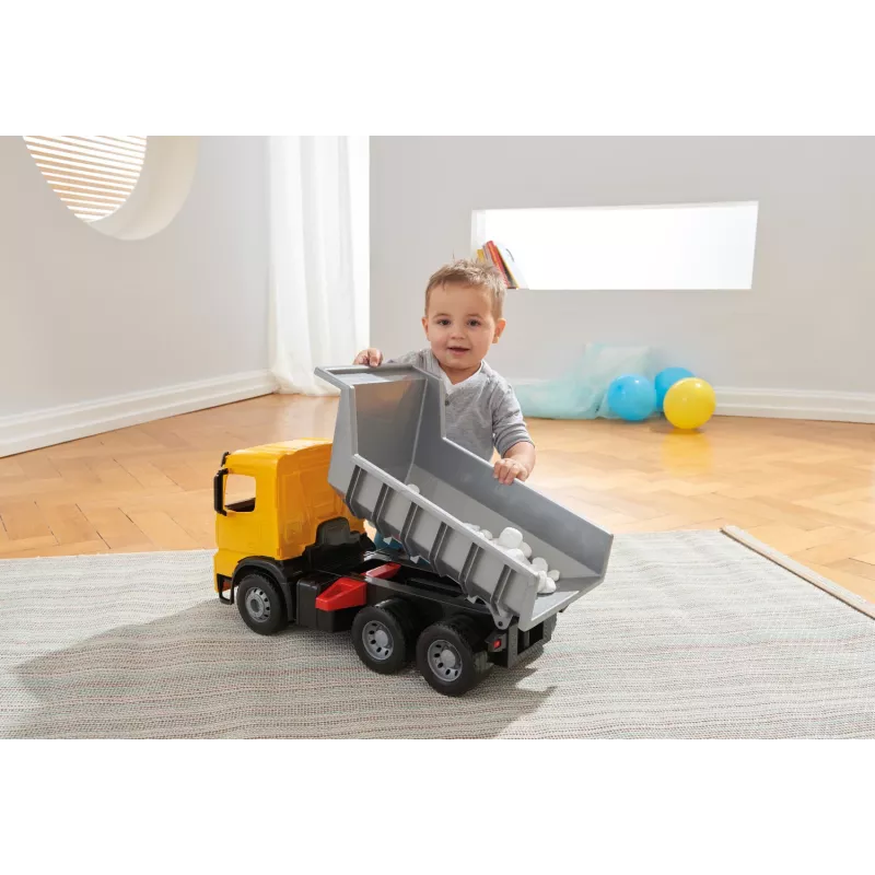 Lena GIGA TRUCKS savivartis Arocs