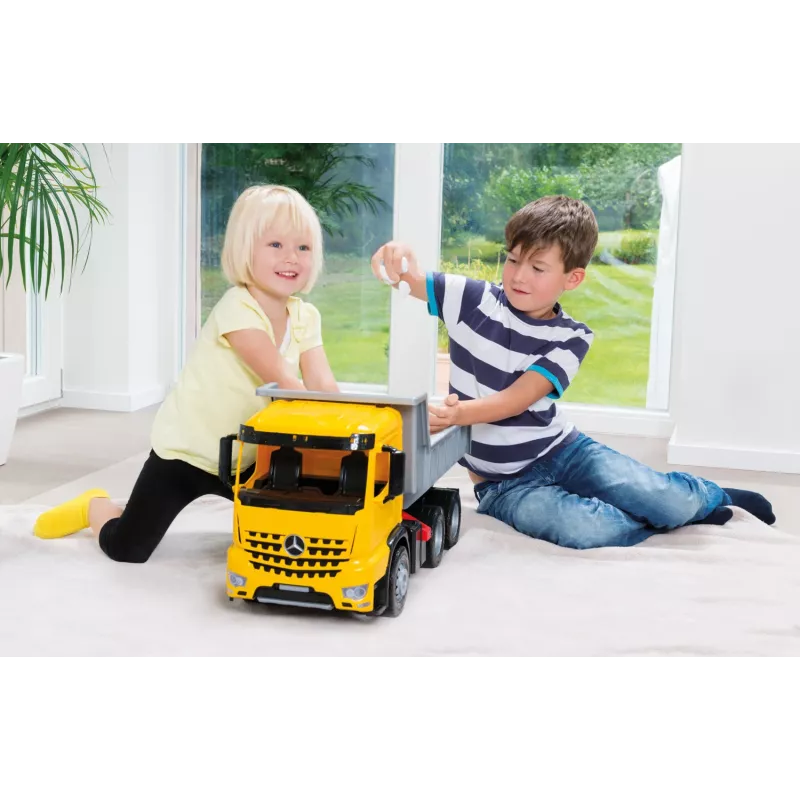 Lena GIGA TRUCKS savivartis Arocs