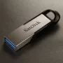 WESTERN DIGITAL SanDisk Ultra Flair - 256GB USB atmintinė - USB 3.0 - juoda / sidabrinė
